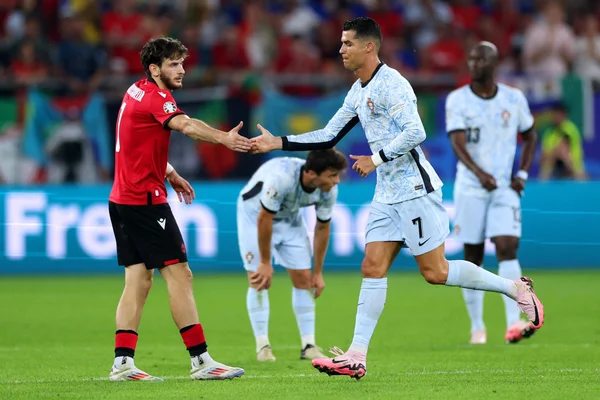 Cristiano Ronaldo presta apoio a Kvaratskhelia: “Melhor ainda está por vir”