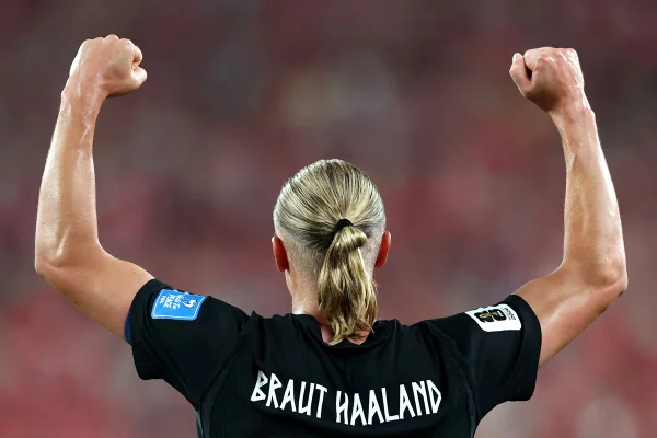 Braut Haaland: nome na camisa do craque da Noruega homenageia mãe