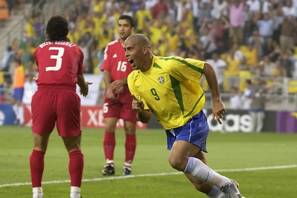 Imagem colorida de Ronaldo Fenomeno em 2002