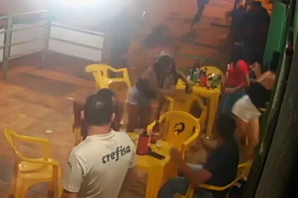 Correria em bar após homem abrir fogo em bar no DF
