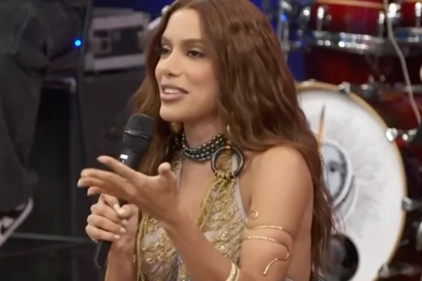 Anitta recorda descoberta do irmão Felipe, revelado por Fábia Oliveira - Metrópoles