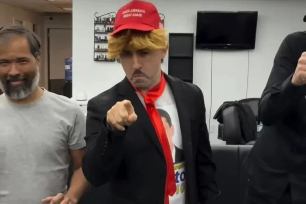 Junior Pena vestido como Trump