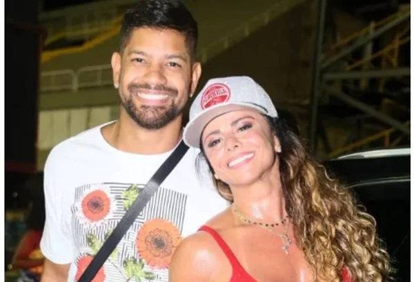 Viviane Araújo samba muito em noitada com o namorado