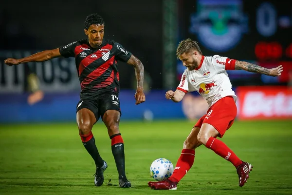Bragantino sai na frente, mas Athletico-PR busca empate no Brasileirão
