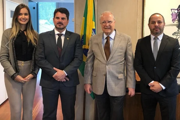 Marcos do Val levou namorada que empregou no Senado em viagem de R$ 50 mil aos EUA