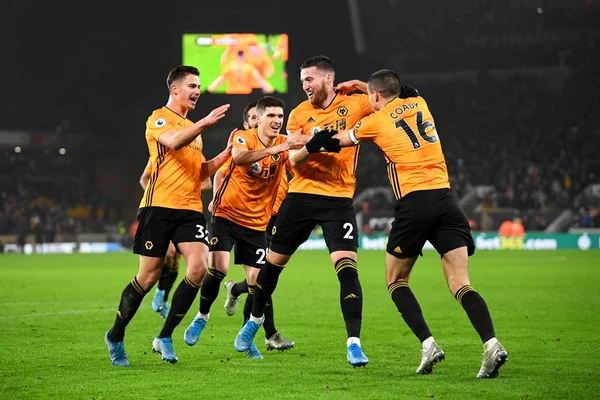 Ederson é expulso, Aguero sai e Wolverhampton vira sobre o City
