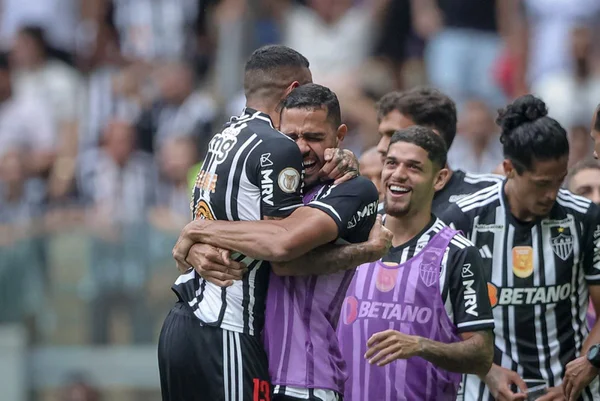 Atlético-MG faz 3 x 0 no Grêmio e entra na briga pelo título