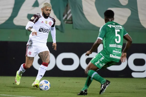 Flamengo só empata com a Chapecoense no Brasileirão