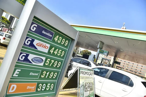 Sindicombustíveis diz que gasolina deveria até ser mais cara no DF
