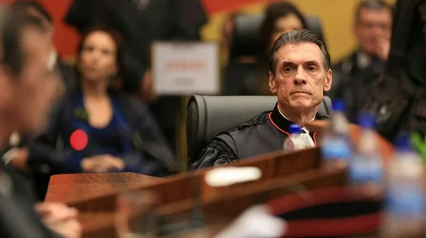 Desembargador Mário Machado toma posse na presidência do TJDFT