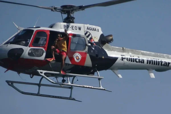 Réveillon: bombeiros retomam buscas por desaparecidos no litoral de SP