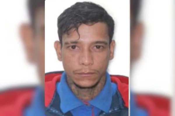 Foto colorida de Luiz Henrique de Oliveira Nascimento, apontado como responsável por abandonar moto usada por dupla no atentado ao tenente Ronickson Pimentel.