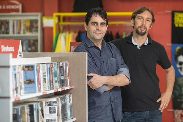 Locadora Cult Vídeo resiste ao tempo com bom acervo e cursos de cinema