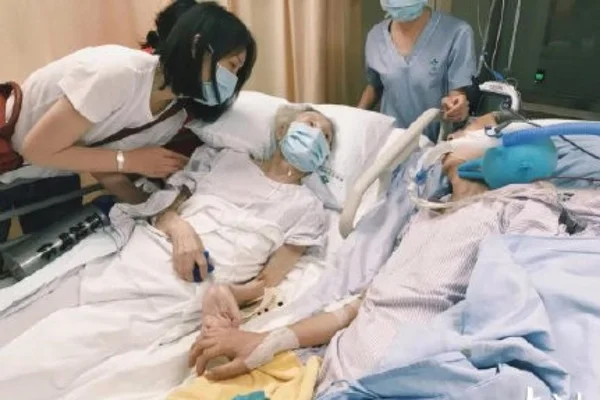 Encontro de casal de idosos em leito de hospital causa comoção na web