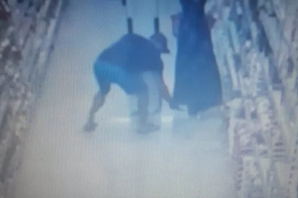 Homem preso por tirar foto debaixo de vestido de mulher é aposentado do Senado
