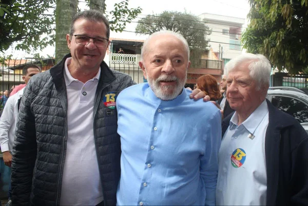 Lula chega a local de votaçao em SBC - Metrópoles