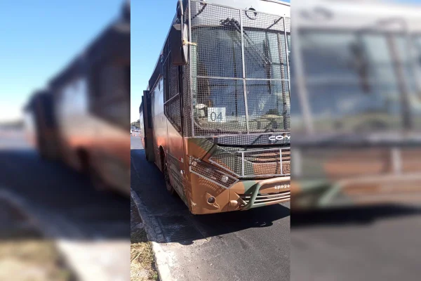 Imagem do ônibus do Exército