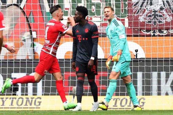 Dortmund aproveita derrota do Bayern e assume liderança do Alemão