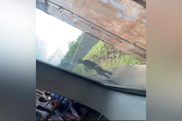 Um homem não identificado invadiu os trilhos do modal. O episódio aconteceu entre as estações Praça do Relógio e Onoyama, por volta das 14h30.