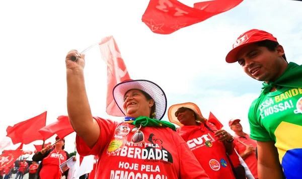 Trabalhadores rurais protestam contra Michel Temer na Esplanada