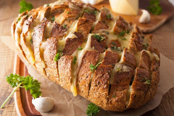 pão de parmesão com linguiça