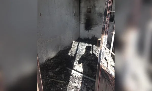 Imagem colorida de homem que colocou fogo na casa da ex-mulher