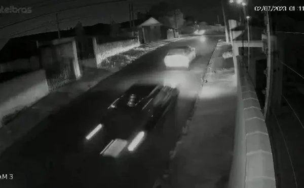 Vídeo: trio sequestra motorista e provoca acidente com 3 veículos no PR