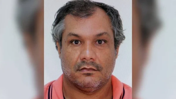 imagem colorida fazendeiro morto na frente da família goias