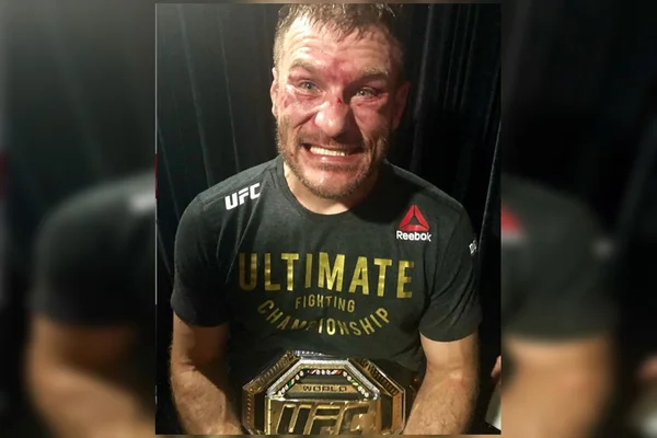 UFC 241: Miocic retoma cinturão de Cormier; Borrachinha bate Romero