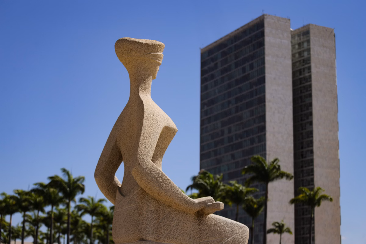 A estátua da Justiça, que adorna o STF