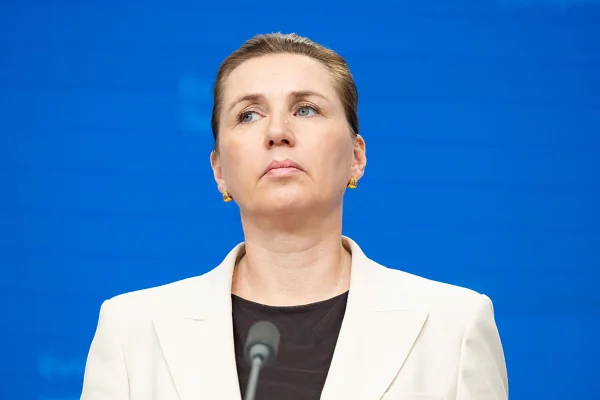 imagem colorida mette frederiksen