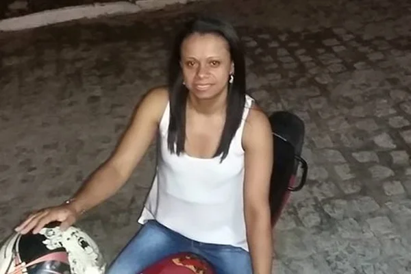 Adolescente mata a mãe enforcada e lamenta morte nas redes sociais