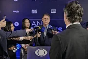 Tarcisio fala com jornalistas antes do debate na Band