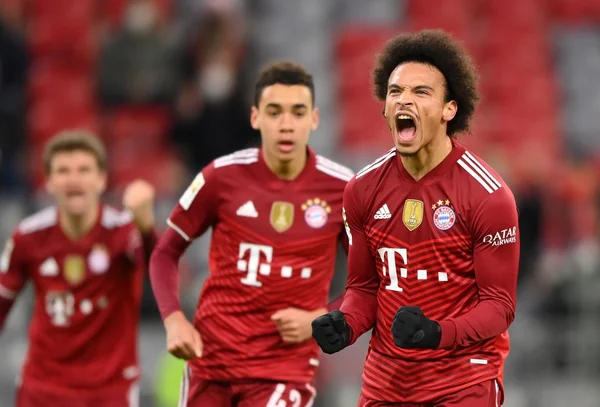 Bayern de Munique sofre, mas vence e volta ao topo do Alemão