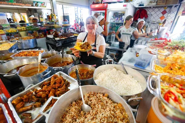 A comida é mais feliz na Barraca da Galega, na Feira da Ceilândia