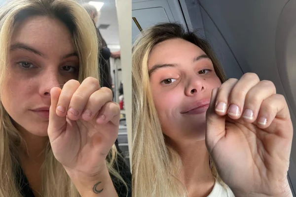 Foto mostra a influenciadora Lele Pons em segundo plano, mostrando suas unhas para a câmera