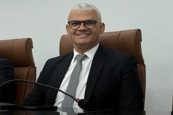 Vice-prefeito de Feira de Santana é assaltado em engarrafamento