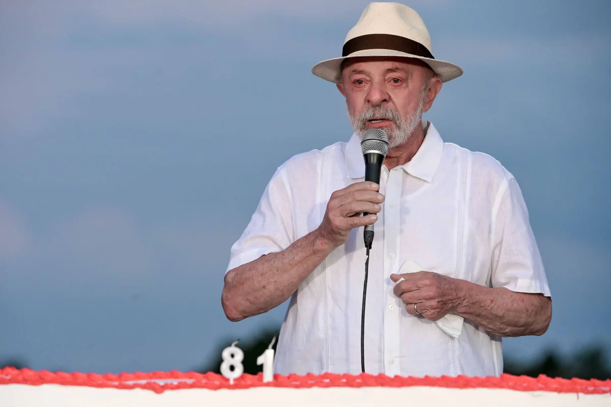 Região: Lula aponta patriotismo de fachada na fuga de Flávio aos EUA