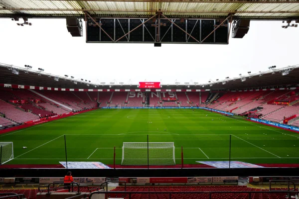 Imagem colorida do estádio do Southampton- Metrópoles