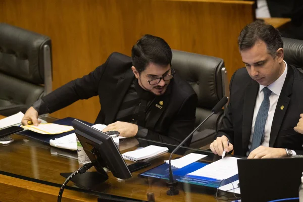 Silveira usou Bolsonaro para não ir preso “de novo”, diz Marcos do Val