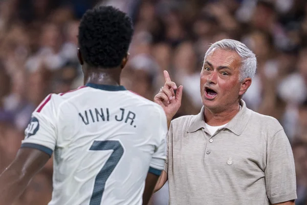 Mourinho critica anúncio de punição a Vini Jr. em dia de jogo da Champions