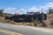 GO-010: acidente entre carreta, carro e ônibus deixa cinco mortos - imagem 2