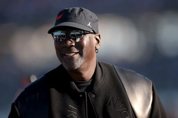 Imagem colorida de Michael Jordan - Metrópoles