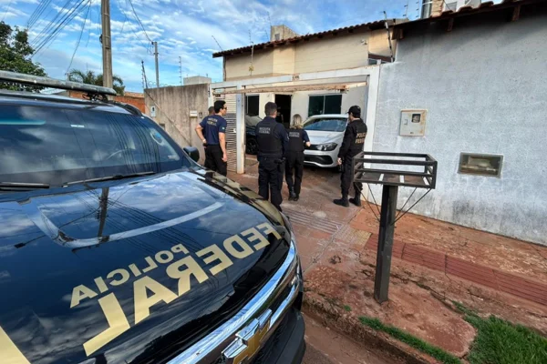 Ex-esposa expõe líder do crime e PF desmantela fraude de importados