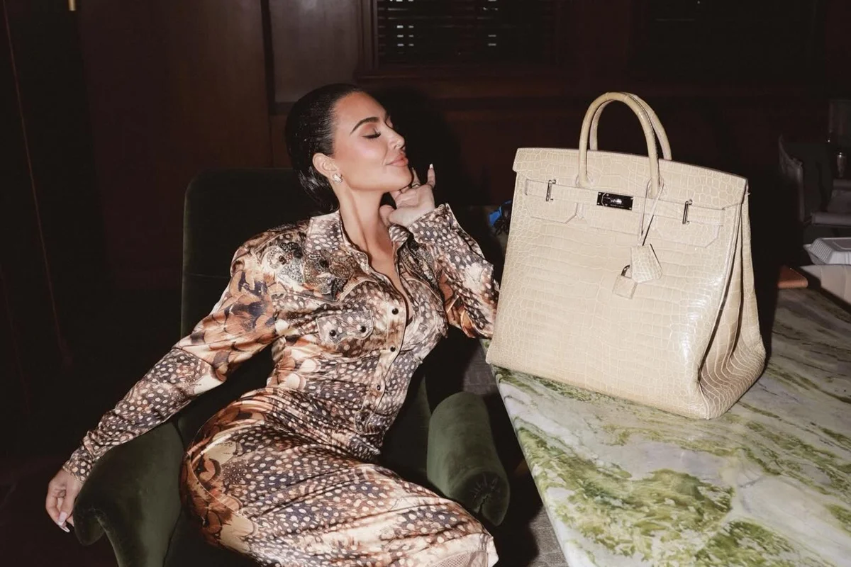 Disney+ divulga 1ª imagem de Cauã Reymond e Kim Kardashian em Tudo é Justo - imagem 1 Disney+ divulga 1ª imagem de Cauã Reymond e Kim Kardashian em Tudo é Justo - imagem 1
