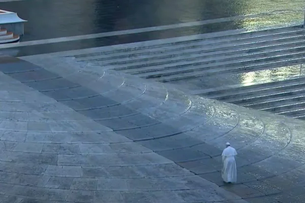 O dia em que o papa Francisco rezou sozinho no Vaticano, em 2020