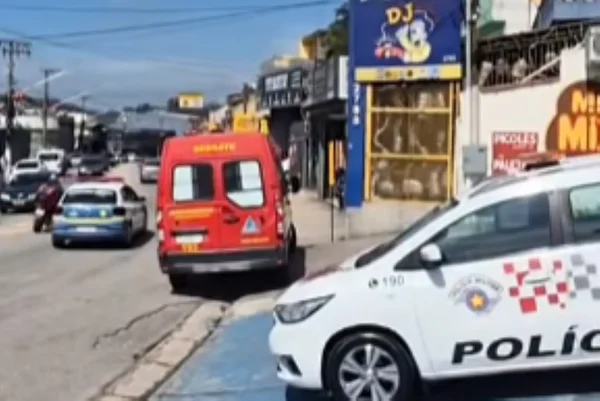 Imagem colorida de viaturas da PM e do Corpo de Bombeiros. Metrópoles