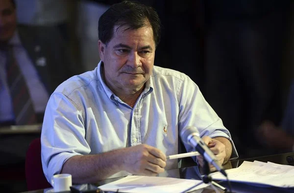 Queda de avião: ex-senador boliviano respira com ajuda de aparelhos