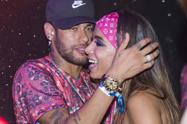 Anitta e Neymar fazem dancinha em Ibiza: “Só quem tem a ginga”