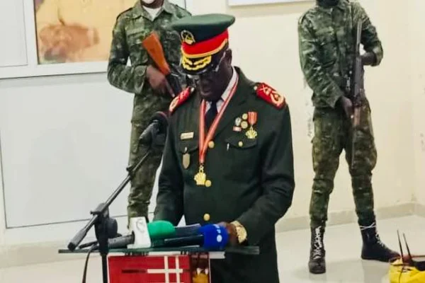 Imagem colorida mostra o novo presidente de Guiné-Bissau - Metrópoles